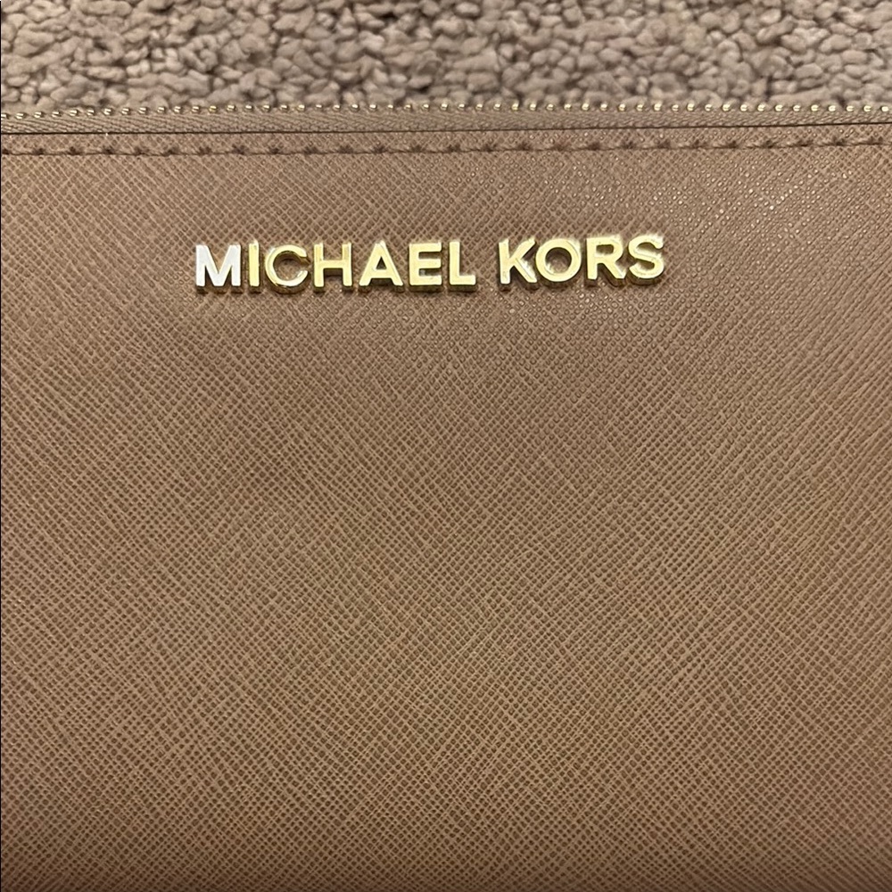 Michael Kors Khaki Wallet with Gold Details - Picture 2 of 9